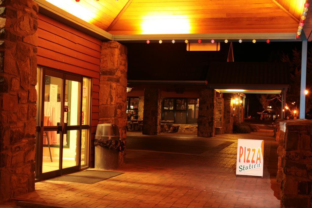 The Station Hotel จินดาไบน์ ภายนอก รูปภาพ
