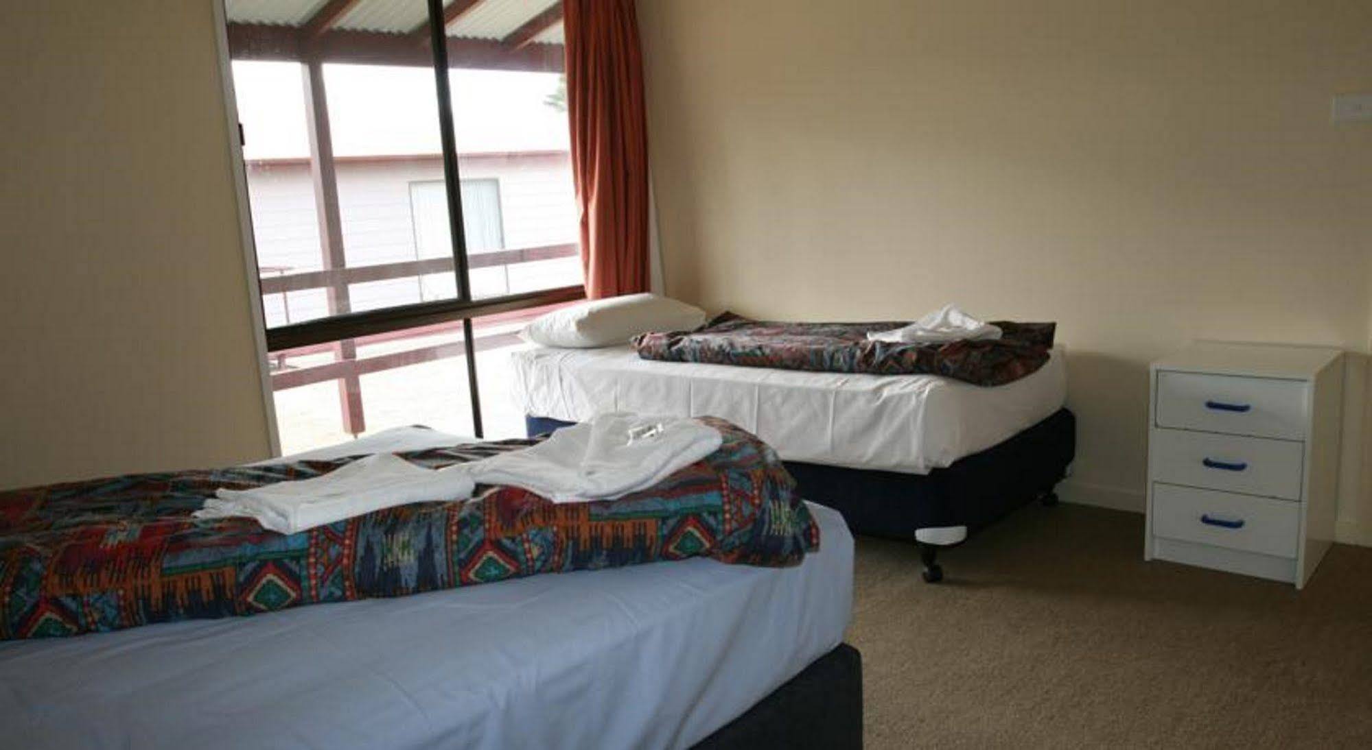 The Station Hotel จินดาไบน์ ภายนอก รูปภาพ